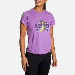 Hot Sale ๐ Cheap ๐ฅ Brooks Distance Graphic Short Sleeve ๐ฉ Women's (2020) ๐ฉ Women's Clothing โ ๐ 22 Brooks Distance Graphic Short Sleeve Women's (2020) Women's Clothing