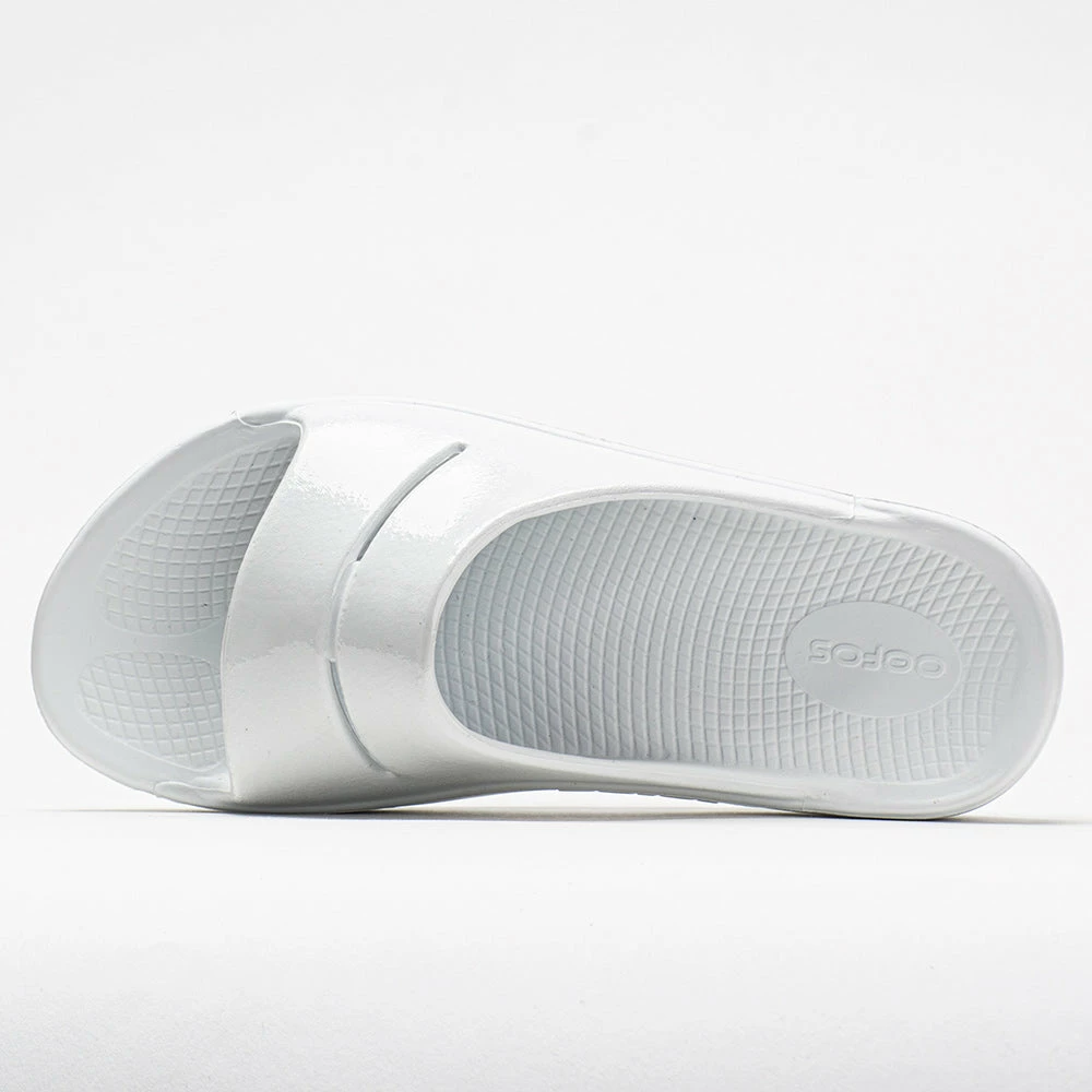 Outlet ๐ Budget ๐ ๐ฉด Sandals & Slides OOFOS OOahh Luxe ๐ฉ Women's White โ๏ธ ๐งจ 4 Sandals & Slides OOFOS OOahh Luxe Women's White